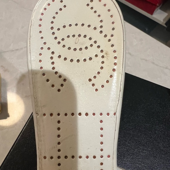 Chanel beautiful InterlockingCC Logo Sandals  size 7 in EUC with box - Picture 6 of 10